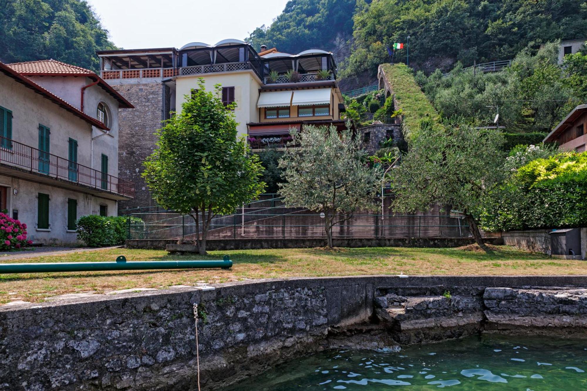 Studio Zu - Lakeside Apartment Riva di Solto Extérieur photo