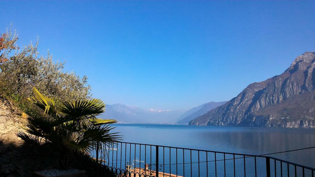Studio Zu - Lakeside Apartment Riva di Solto Extérieur photo